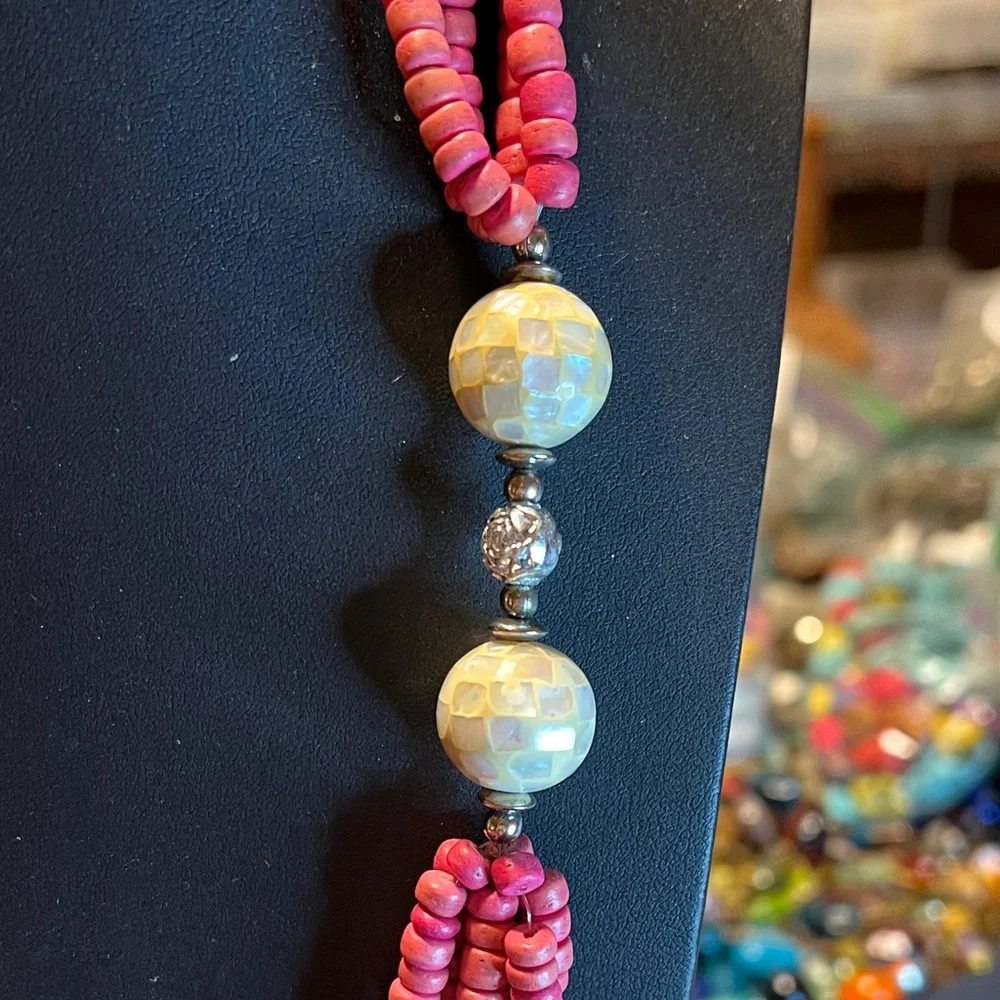 Pink Beaded Necklace with Artistic Pendant - Picture 3 of 7